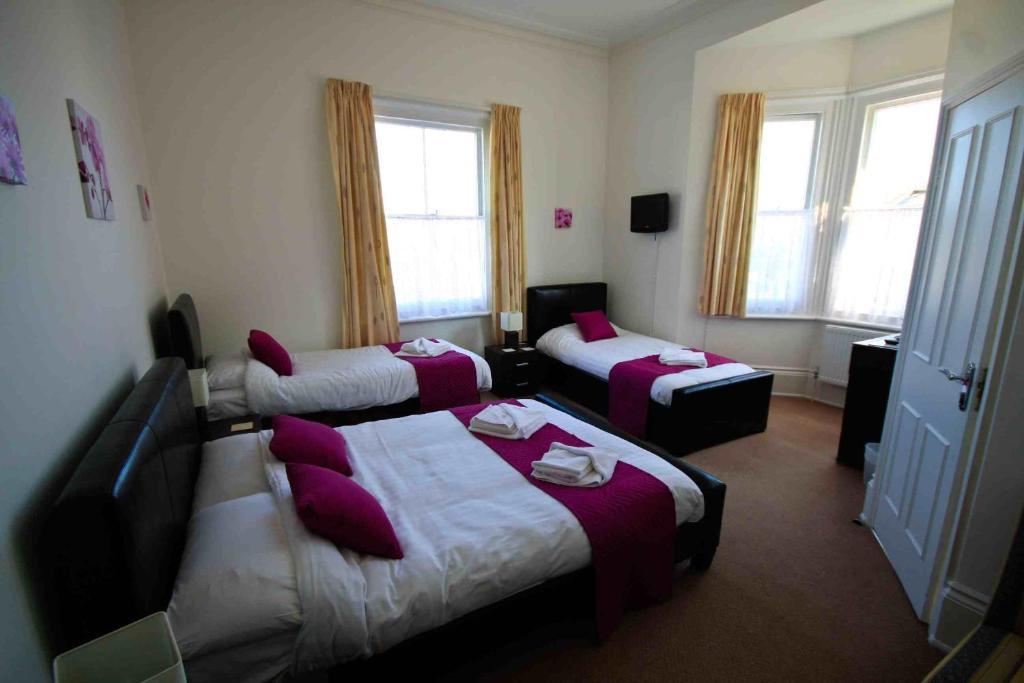 Lyndhurst House Sandown Room photo